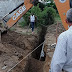 Sub-director de INAPA dirige trabajos de colocación de tuberías para aguas residuales en Elías Piña