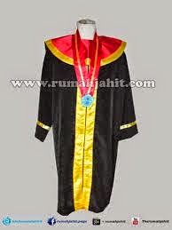 desain toga wisuda