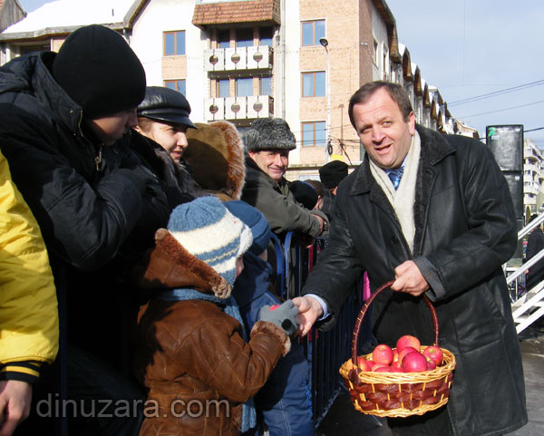 Flutur se plimbă în suman la Bucureşti şi nu mai are ce căuta în PNL