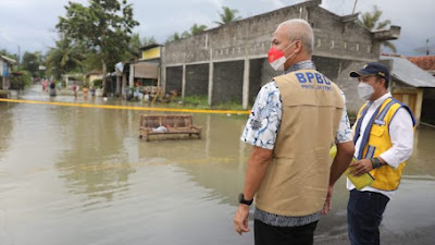 Banjir Rob Jadi Potret Kinerja Ganjar Pranowo Urus Infrastruktur di Jawa Tengah