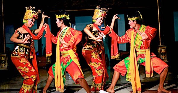 10 Tari Tradisional Jawa  Timur  TradisiKita