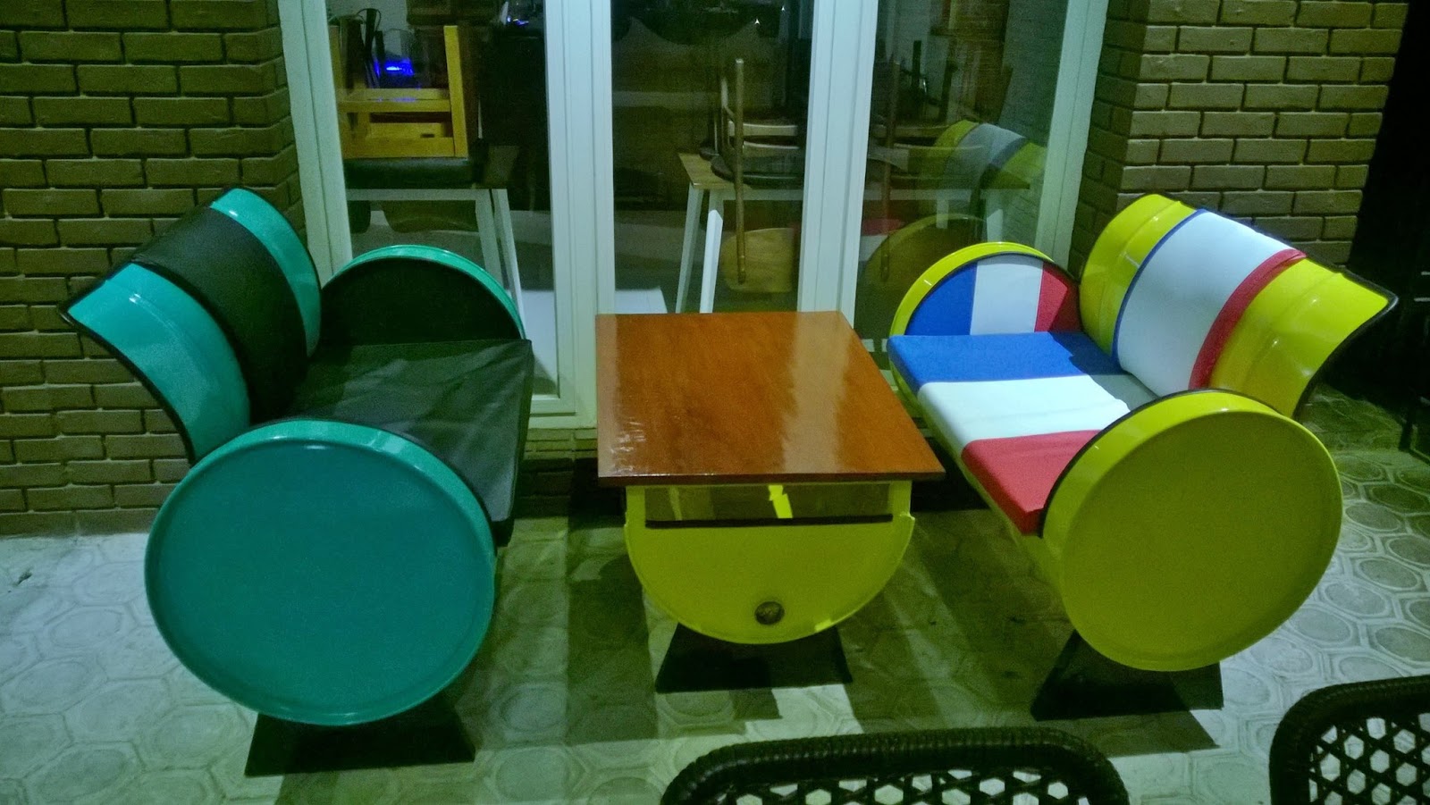 Galeri Umah Tong Inspirasi Model Drum Bekas Untuk Furniture Cafe