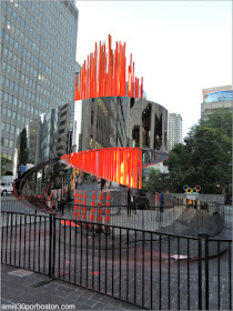 Escultura Llama Olímpica en Montreal: Olympic Torch