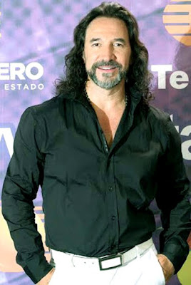 Foto de Marco Antonio Solis sonriendo