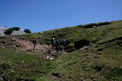 Una fuente cerca de la cima