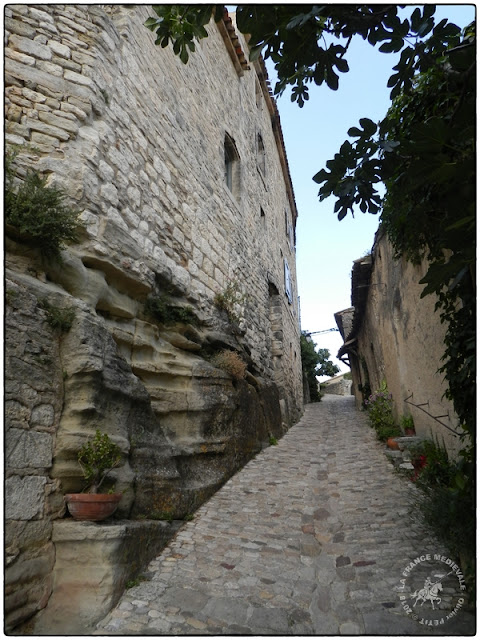 LACOSTE (84) - Village médiéval et château-fort