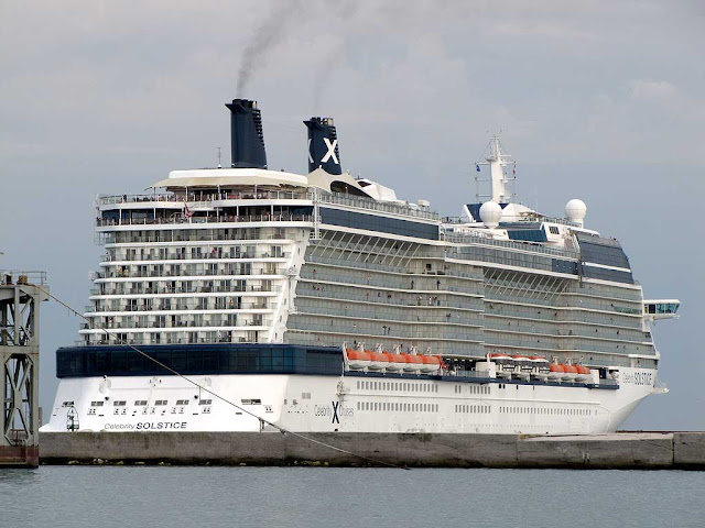 Nave da crociera Celebrity Solstice, IMO 9362530, porto di Livorno