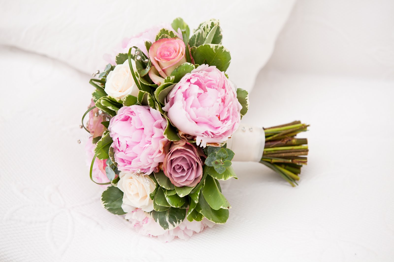 brooch bridal bouquet