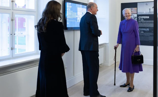 Queen Margrethe wore a blue midi dress. The monument for Denmark’s international efforts since 1948