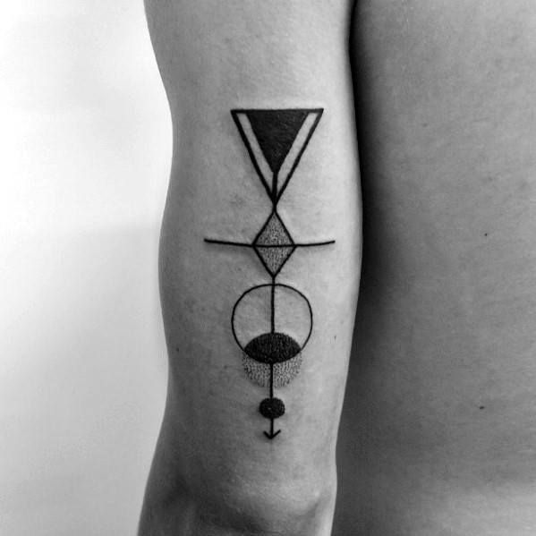 50 ideias de tatuagens geométricas para homens modernos e estilosos!