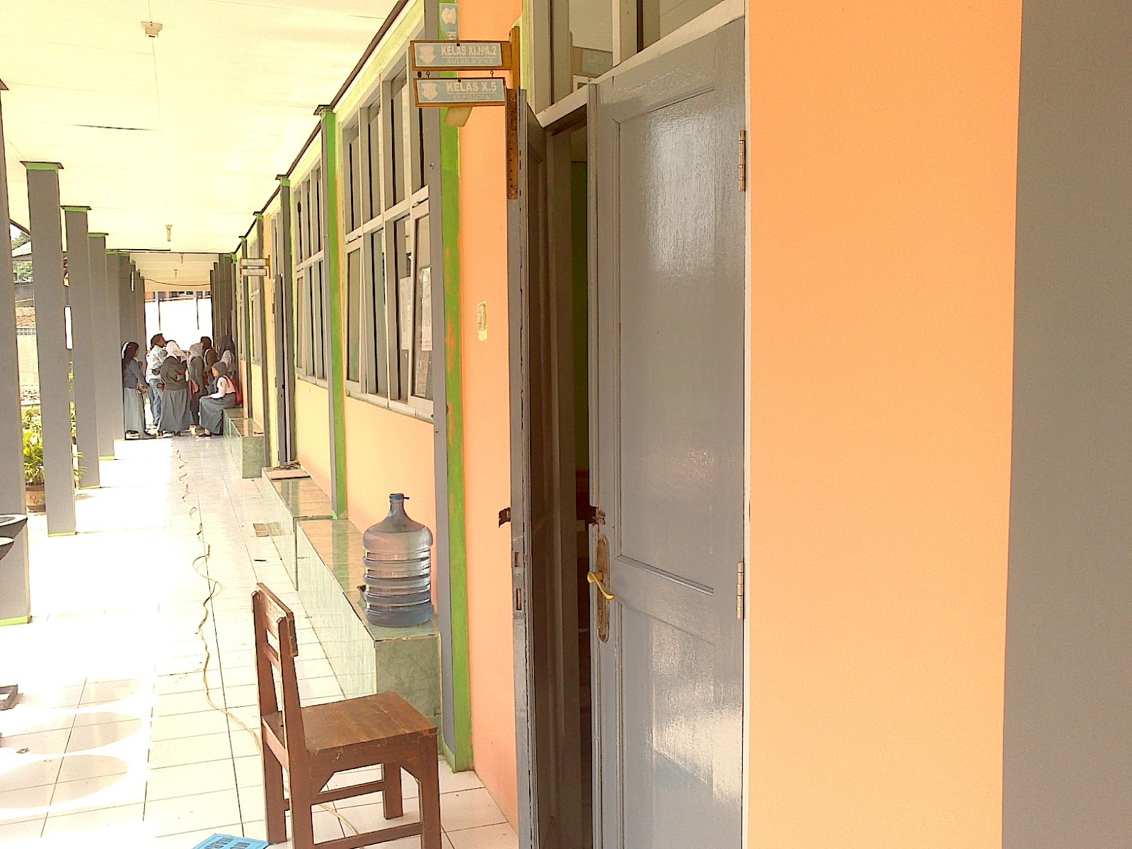 Unofficial SMAN 3 Cibinong Site Warna Latar Sekolah Baru 