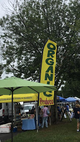 organic farmers market stand