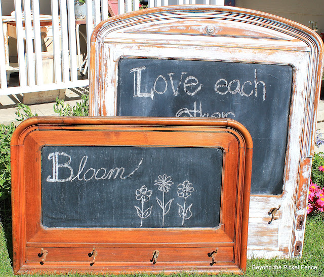 Repurposed headboard chalkboard Beyond The Picket Fencehttp://bec4-beyondthepicketfence.blogspot.com/2012/06/headboard-chalkboard.html 