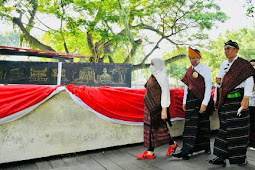 Jokowi Berkunjung ke Taman Renungan Bung Karno 