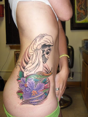skull tattoo, sexy sidepiece tattoo, rib girls tattoo