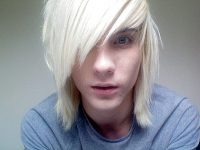 October 18th, 2010 at 07:33 am / #emo haircuts #emo boys #cute emo boys #emo 