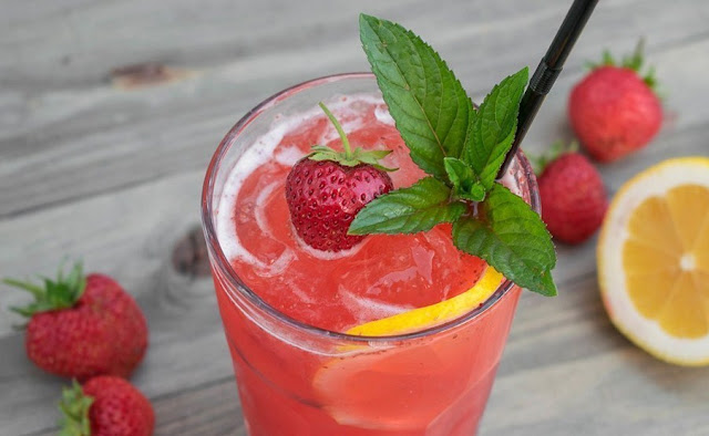 Fresh Strawberry Mint Lemonade