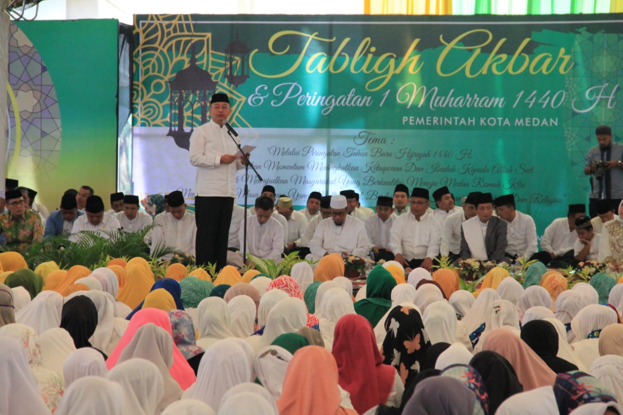 Galeri Foto Wali Kota Bersama Ribuan Umat Islam Kota Medan Hadiri