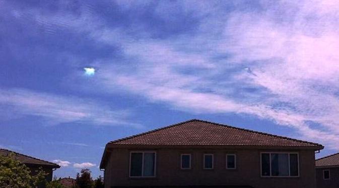 Langit California Berlubang, Penduduk Khawatir Ada Serangan Alien