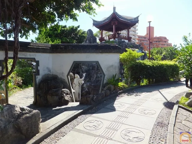 Statue of Li Po