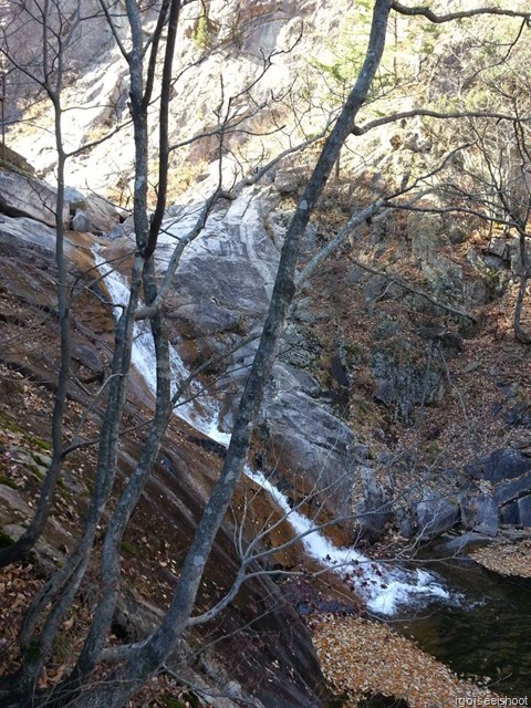 Trail to Yukdam Waterfall and Biryong Waterfall