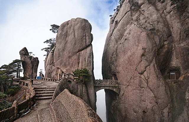 the bridge of immortals huangshan china