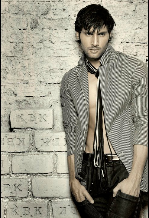 Aham Sharma Hot pics