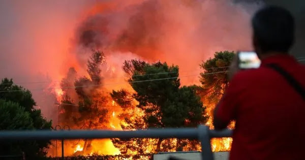 Το πόρισμα του ανακριτή για το Μάτι αν και όλοι βγήκαν αθώοι : «Παρακολουθούσαν αμέτοχοι τη φωτιά» 