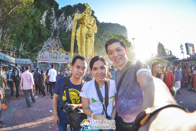 A #TCselfie with Batu Caves and holy statue @ Thaipusam Batu Caves