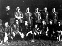 C. F. BARCELONA. Temporada 1959-60. Ramallets, Olivella, Rodri I, Gracia, Segarra y Vergés. Claudio (cuidador), Coll, Ribelles, Eulogio Martínez, Kubala, Czibor y Ángel Mur (masajista). C. F. BARCELONA 4 🆚 BIRMINGHAM CITY F. C. 1 Resultado eliminatoria: CF BARCELONA 4 BIRMINGHAM CITY FC 1 Miércoles 04/05/1960, 20:30 horas. II edición de la Copa de Ciudades en Feria, final, partido de vuelta. Barcelona, Nou Camp. GOLES: ⚽1-0: 3’, Eulogio Martínez. ⚽2-0: 6’, Czibor. ⚽3-0: 48’, Czibor. ⚽78’, Coll. ⚽4-1: 82’, Hooper.