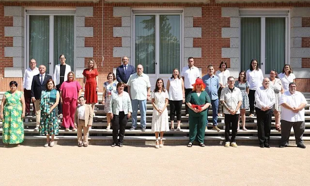 Queen Letizia wore a new double-belt regular fit floral print dress by Hugo Boss. Letizia wore new alba50 wedges by Macarena