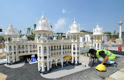 Legoland Malaysia dibuka 15 September 2012