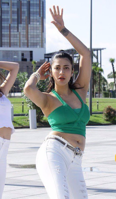 sruthi hassan shaved armpits cleavage images