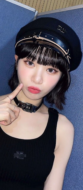 Chaewon's dream, when she was young, is a voice actress, a singer, and a flight attendant.