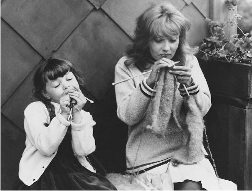 In this scene Catherine Jeanne Moreau is knitting with her daughter Sabine 