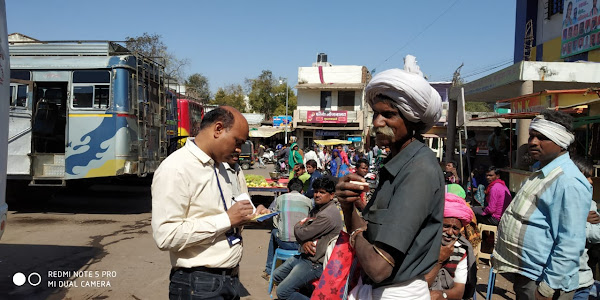 कोट्पा एक्ट का उल्लंघन करने पर बस स्टैण्ड झाबुआ पर चालानी कार्यवाही