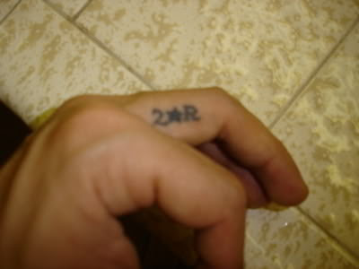pete wentz finger tattoos