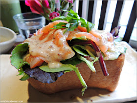 Smoked Salmon Toast de Cha-An Teahouse en Nueva York