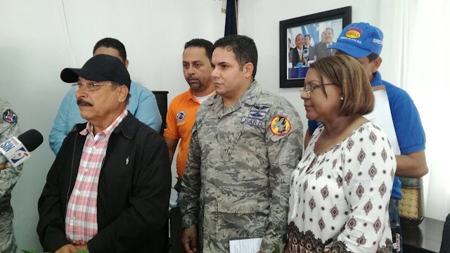 Comandante Base Aérea Puerto Plata sostiene reuniones con autoridades previó al paso del huracán María.