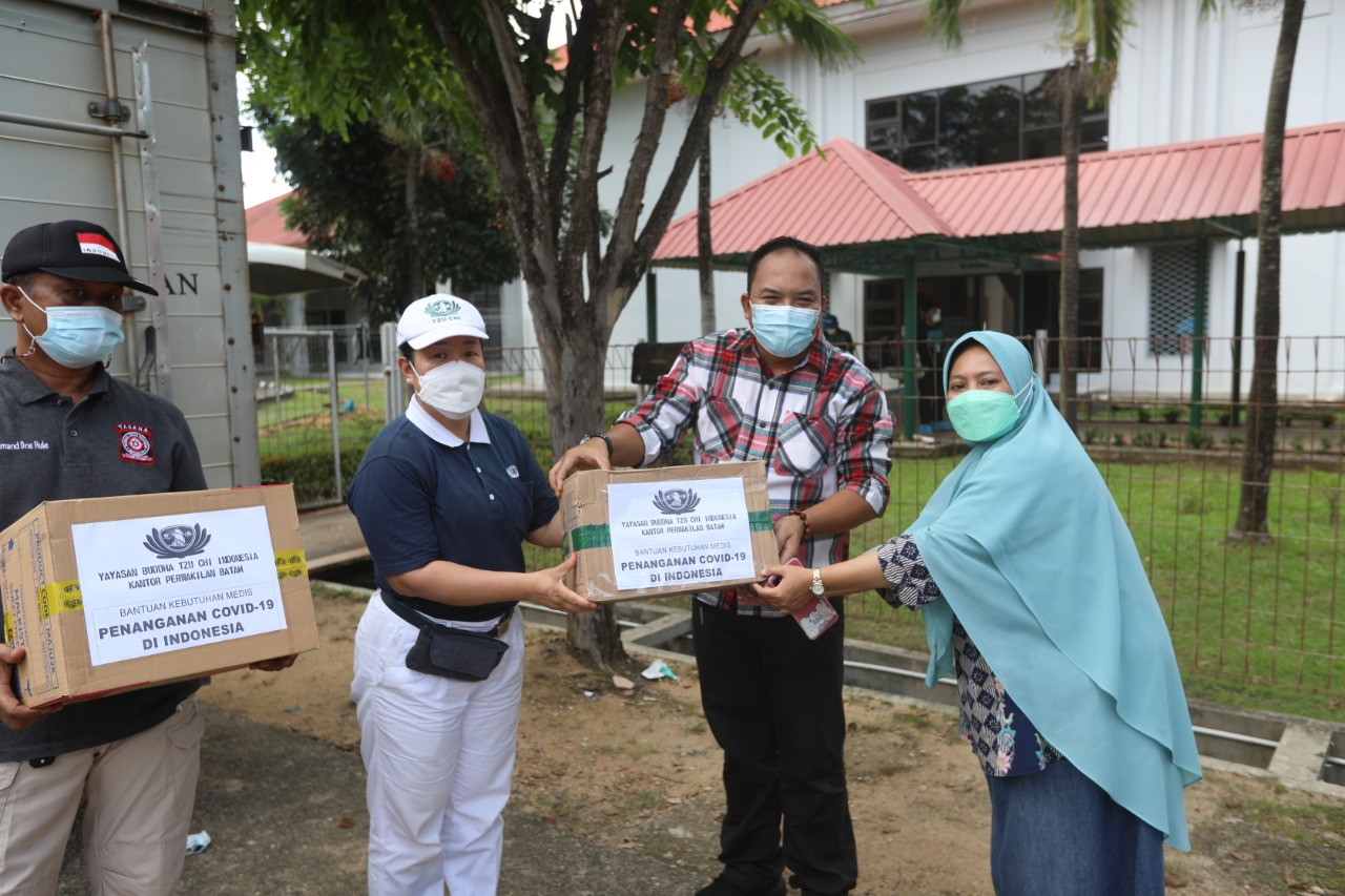 Yayasan Buddha Tzu Chi Batam Serahkan Bantuan ke BP Batam Untuk Pasien OTG Covid-19