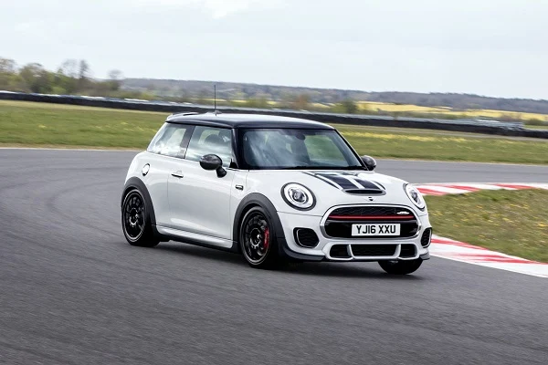 Mini John Cooper Works Challenge