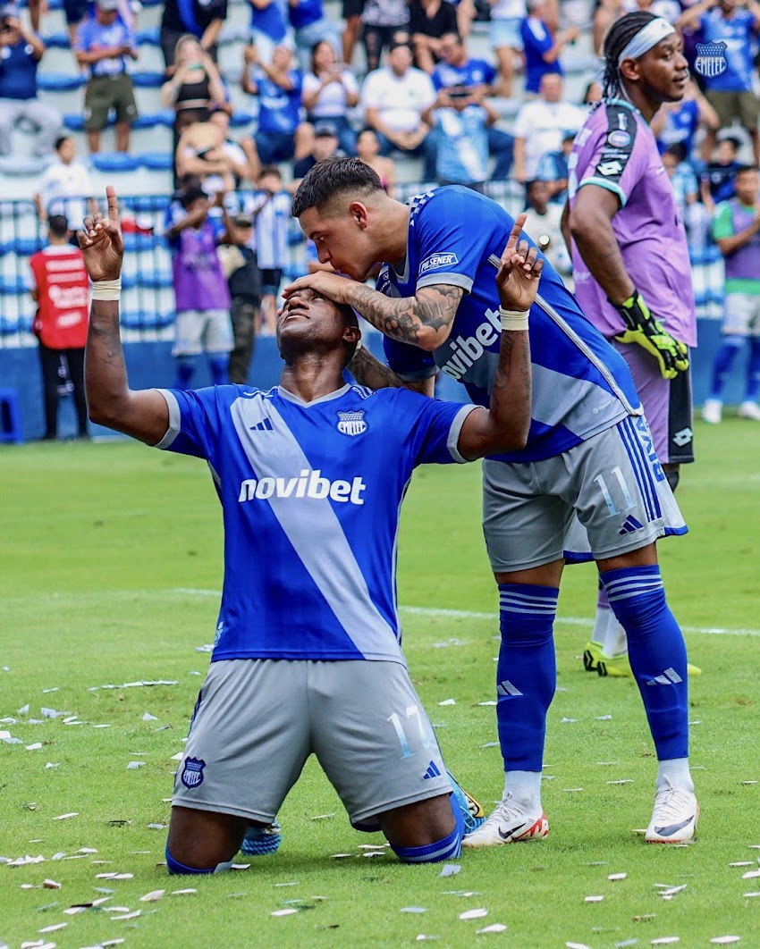 Emelec golea 3-0 al Cumbayá en el Capwell