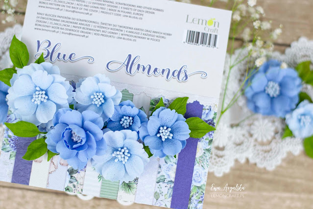 Ręcznie robinie kwiaty z tkaniny do kolekcji Blue Almonds LemonCraft.