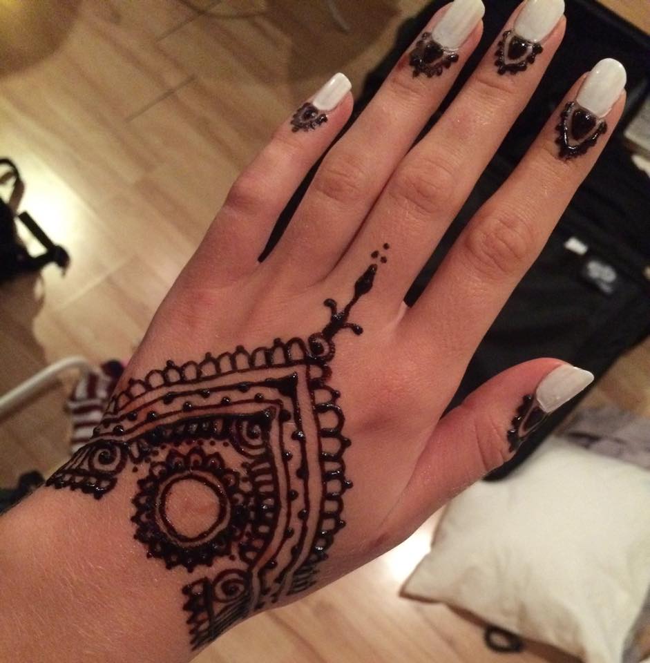 Henna Tattoo selber machen deutsch sommerlicher Trend  - henna tattoos selber machen