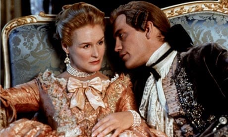 Marquise de Merteul (Glenn Close) és Vicomte de Valmont (John Malkovich) a Veszedelmes viszonyok című film egyik jelenetében