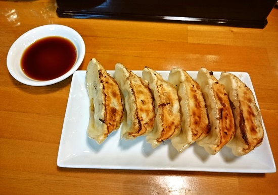 肉汁あふれる餃子の写真