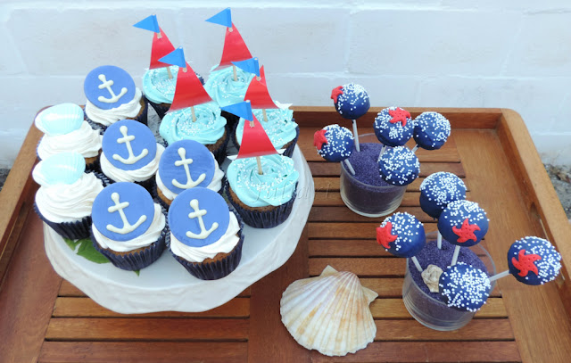 cupcakes y cakepops decorados de estilo marinero