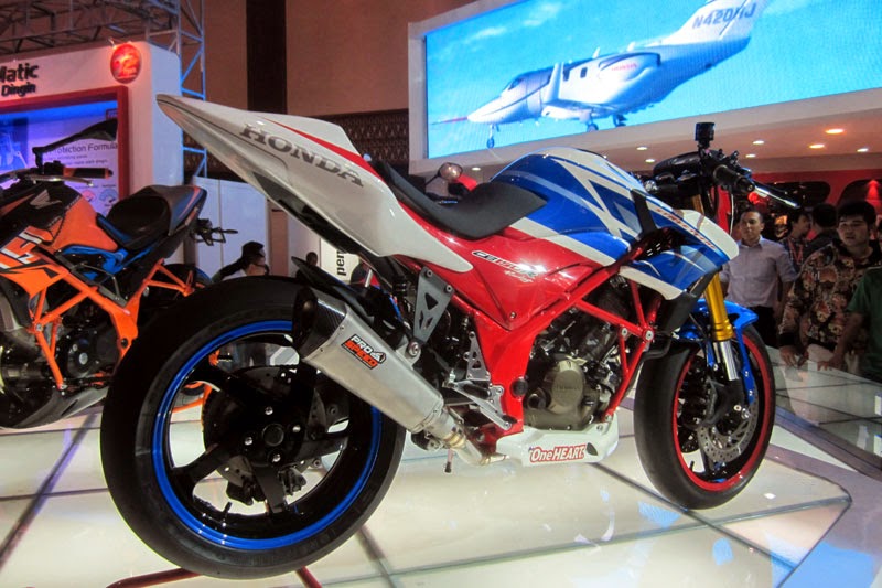 Spesifikasi harga kelebihan honda cb150r full fairing baru bekas dan