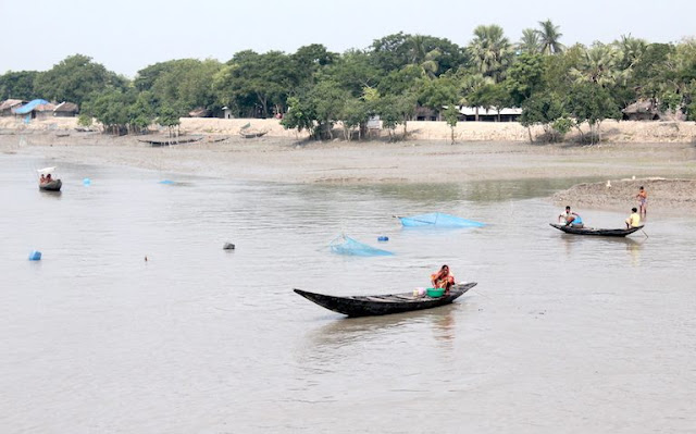 Fishing With Insecticide-laced Mosquito Nets Is A Worldwide Phenomenon