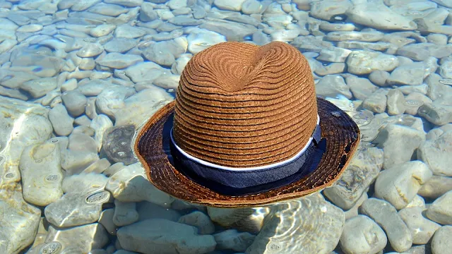 Hat Floating on Water Free hd Image